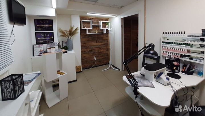 Аренда мастеру маникюра и педикюра