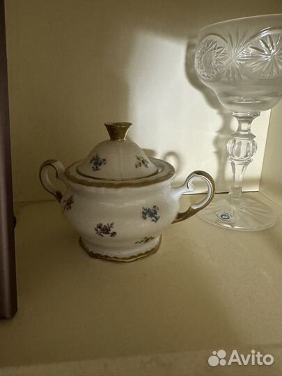 Заварочный чайник и сахарница