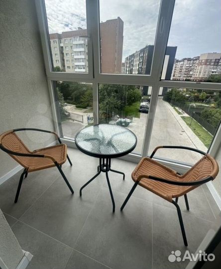 Комплект из ротанга стол и 2 кресла новый