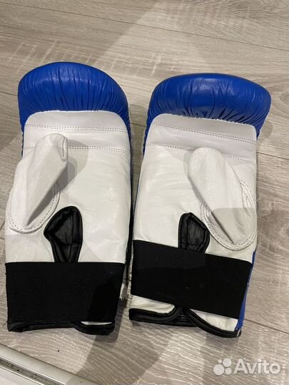 Боксерские перчатки