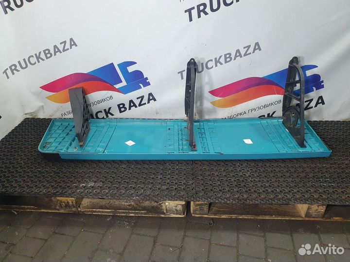 504304733 Спойлер кабины нижний правый