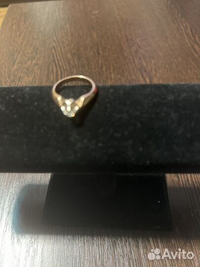 Золотое кольцо с бриллиантом 583 пробы