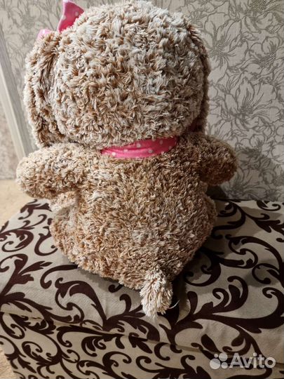 Большой плюшевый заяц