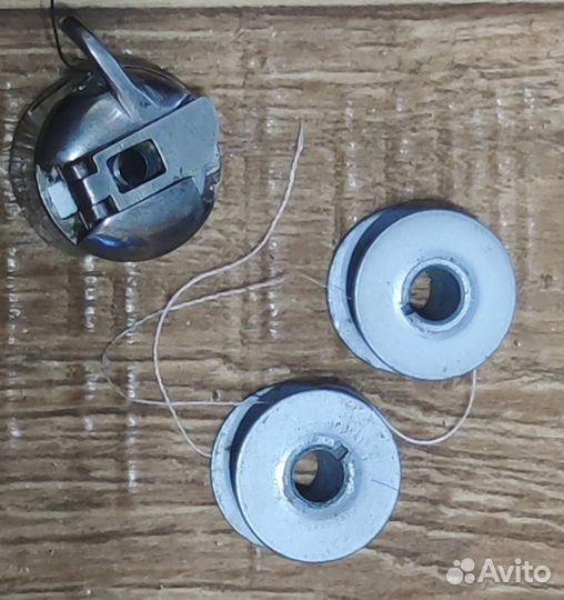 Челнок и шпули для швейной машинки СССР