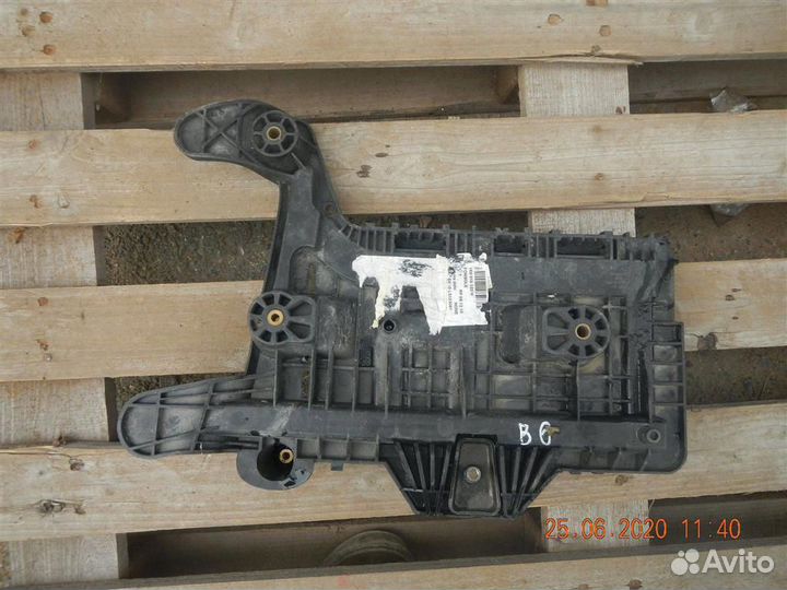 Крепление акб (корпус/подставка) VW Passat CC 200