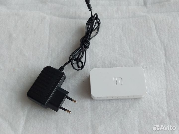 D-Link Коммутатор свитч хаб DES-1005