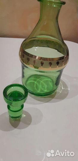 Графин и стопки из цветного стекла времён СССР