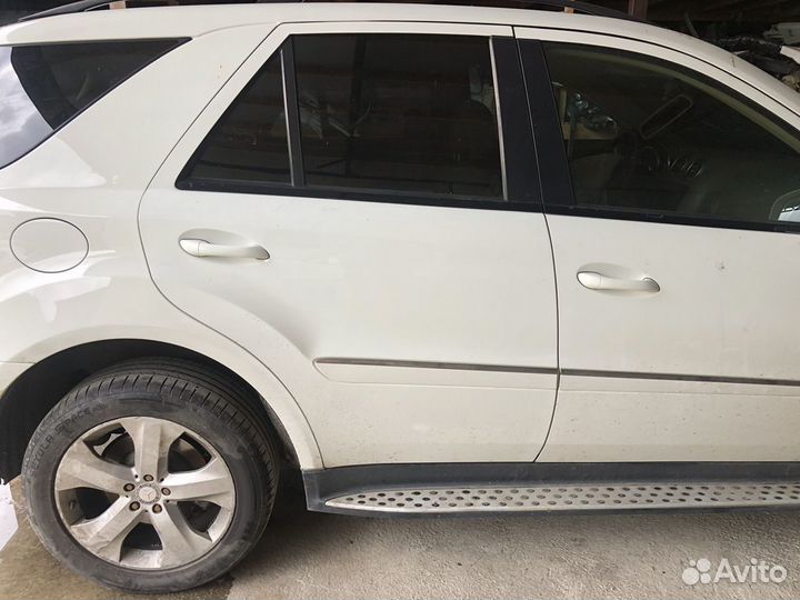 Двери белые Mercedes ML w164
