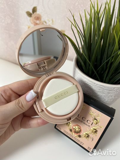 Gucci тональный кушон оттенок 01