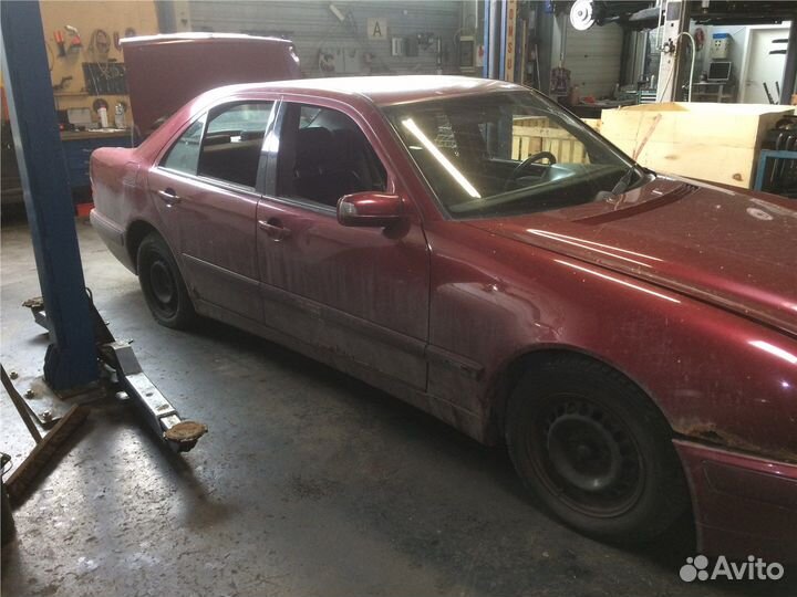 Разбор на запчасти Mercedes E W210