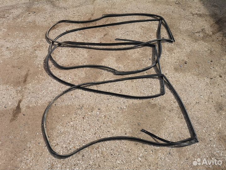 Уплотнитель двери стекла для Hyundai Elantra 06-11