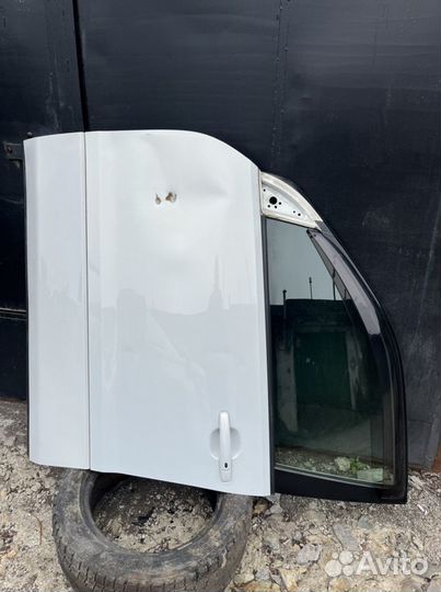 Продам переднюю левую дверь