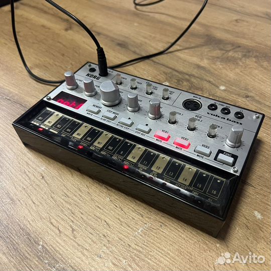 Синтезатор korg volca bass