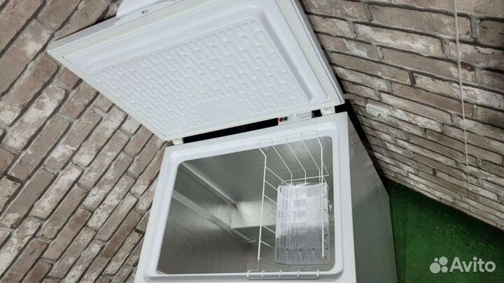 2445.Морозильный ларь Indesit RCF 200