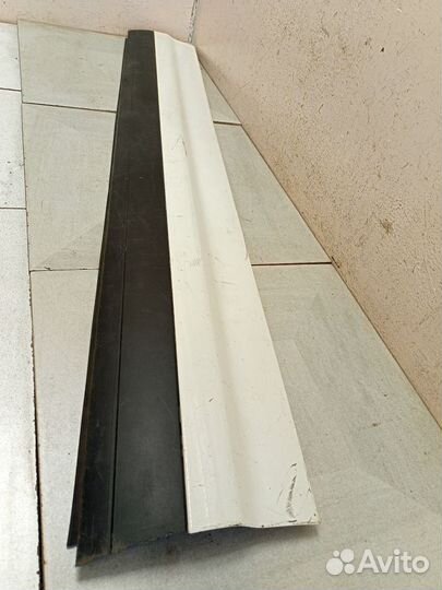 Накладка двери передней левой