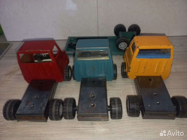 Жестяные машинки 3 штуки + прицеп СССР