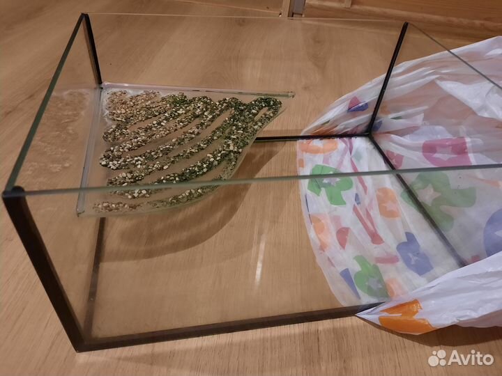 Аквариум с мостиком для черепахи