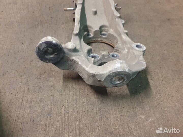 Кулак передний левый Infiniti M35 45 Y50