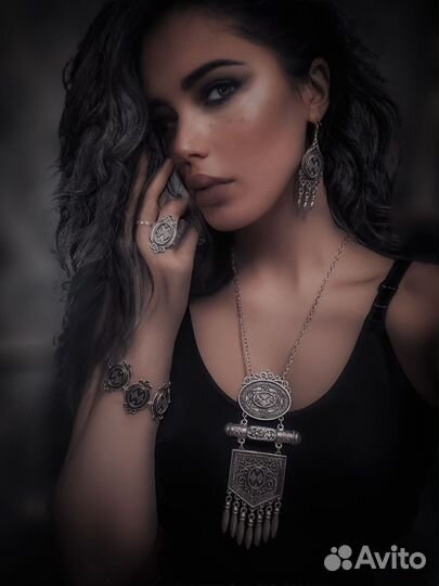 Диадема тика на голову браслеты кофры бусы