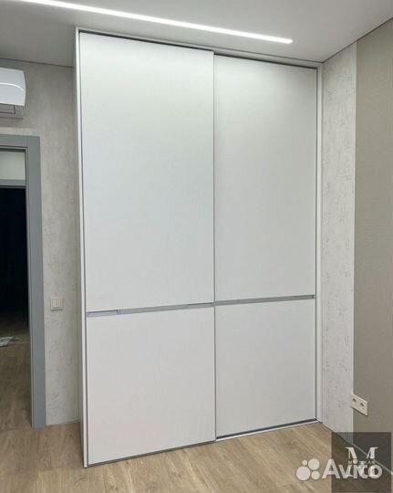 Шкаф купе с зеркалом