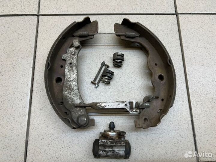 Комплект установочный колодок ручных левый Renault