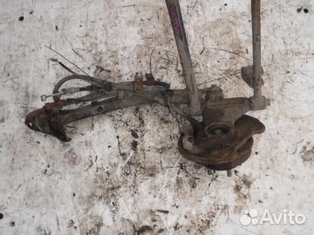 Кулак задний левый Субару