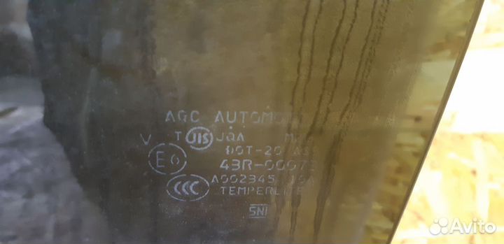 Стекло двери задней левой Infiniti QX80 I рестайли