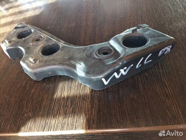 Направляющая бампера L для VW Passat CC 2008