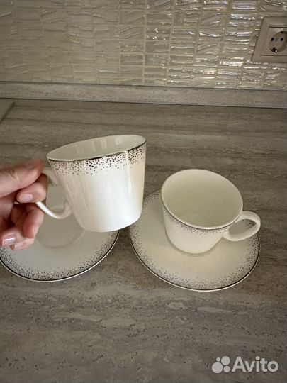 Кофейные чашки с блюдцами