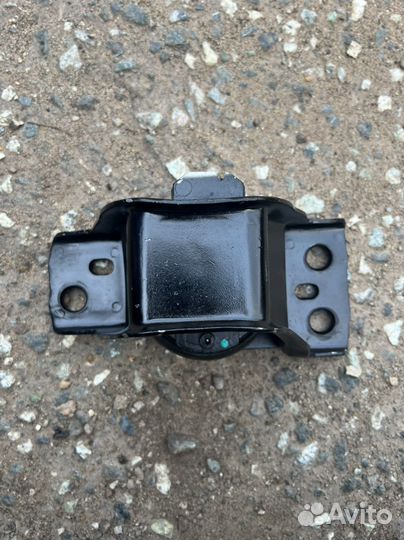 Опора двигателя правая nissan ниссан