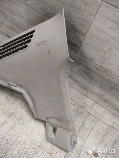 Обшивка салона задняя левая Renault Megane LM2Y