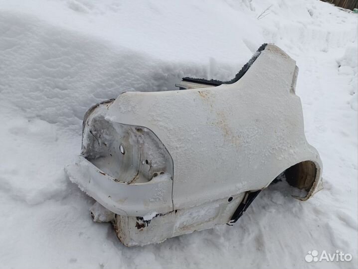 Крыло заднее правое Toyota Corolla CE 110 1996