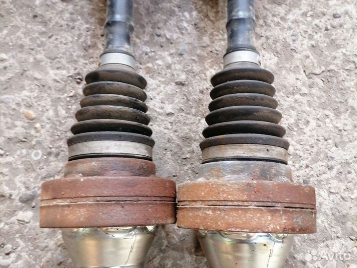 Полуось привод передний Audi Q7 4L