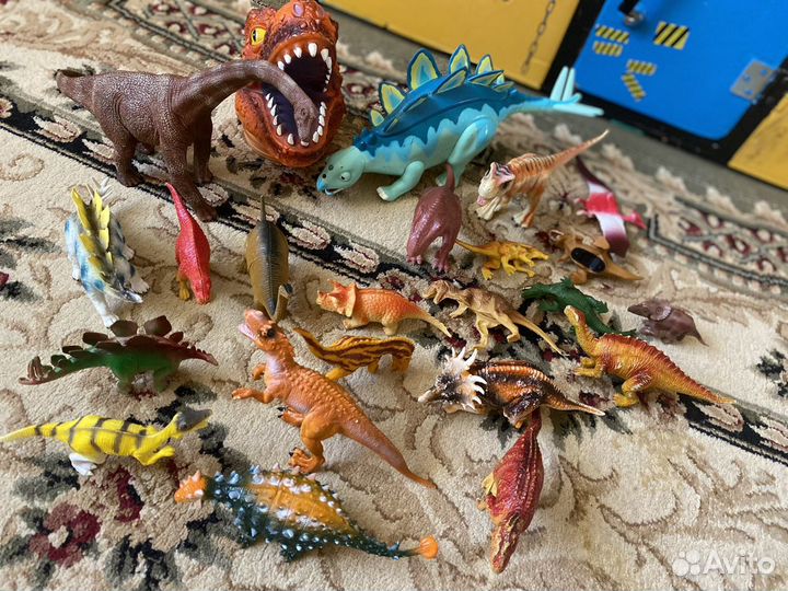 Игрушечные динозавры