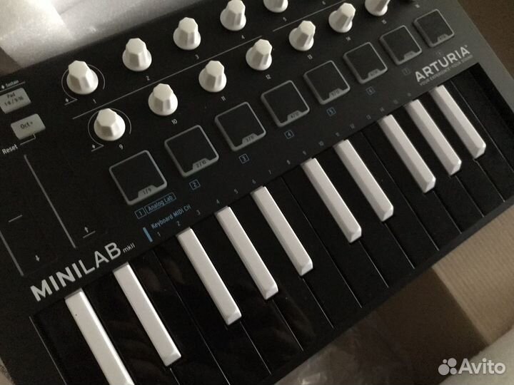 Arturia minilab mk2 inverted keys black edition