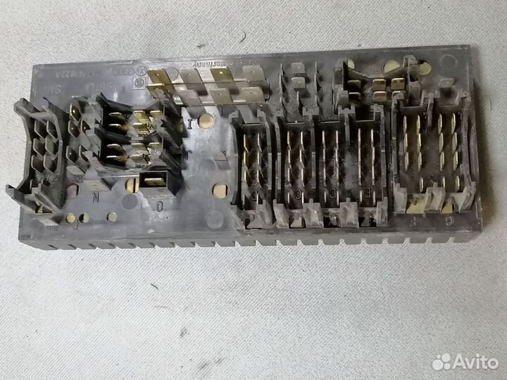 Блок предохранителей Audi 80/90/100 (B3) 1986-1991