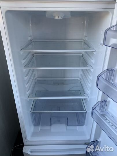 Холодильник Beko CS 325000