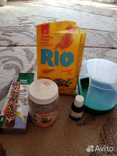 Корм и приспособления для канарейки