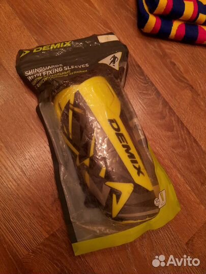 Футбольные щитки