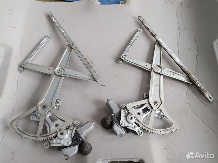 Стеклоподъемник электр. передний Toyota Land Cruis