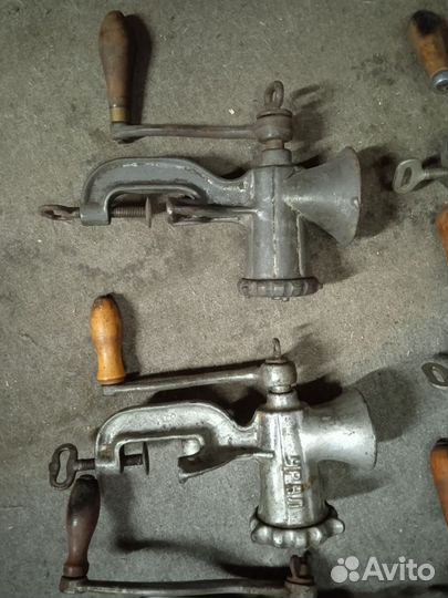 Коллекция старых мясорубок