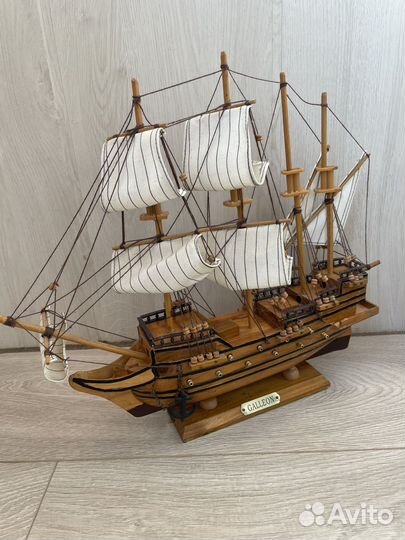 Модель корабля Galleon