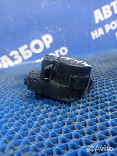 Моторчик заслонок отопителя Bmw E46 седан M52B25