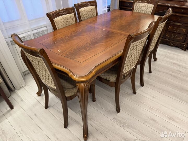 Стол и стулья дерево