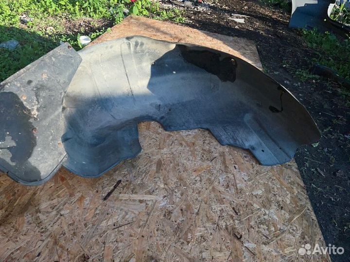 Подкрылок задний правый Suzuki Grand Vitara 3 J20A