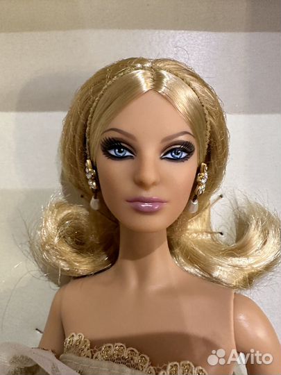Barbie glimmer of gold 2010