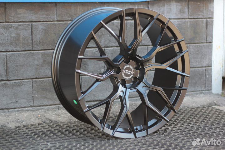 Кованые диски GT Forged R22 5x112 на Audi Q8