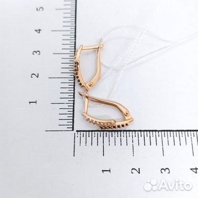 Золотые серьги с камнем