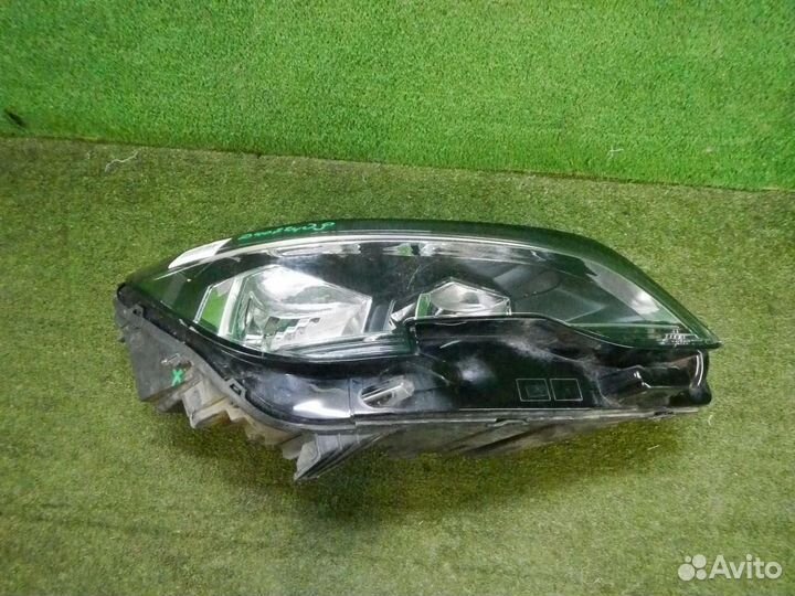 Фара правая Peugeot 3008 2 (2016-2020) галоген