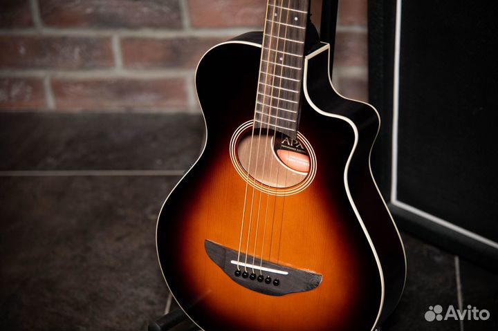 Электроакустическая гитара трэвел Yamaha (Комплект